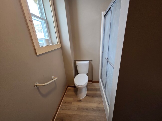 Building Photo - Freshly Updated 4 Bedroom 1 Bath Single Family Home in Marinette