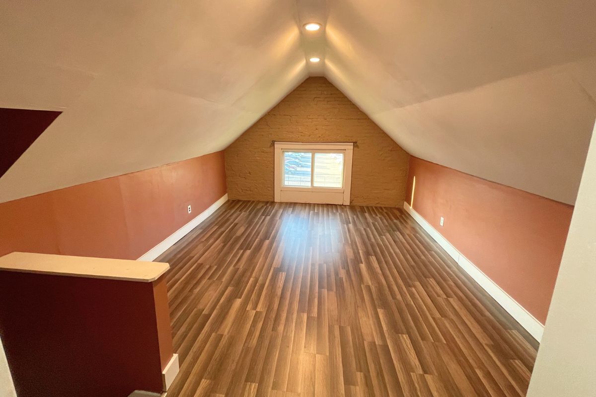 Renovated 3rd Floor - 1449 E Long St