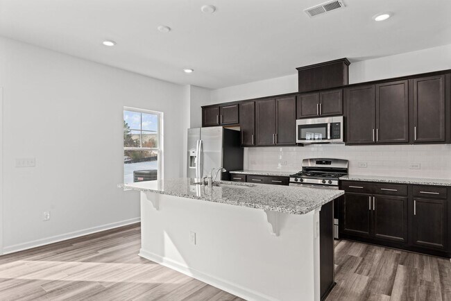 Building Photo - 4 Bedroom/3 Bath Sanford