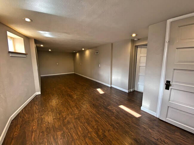 Building Photo - 2445 W 37th Ave