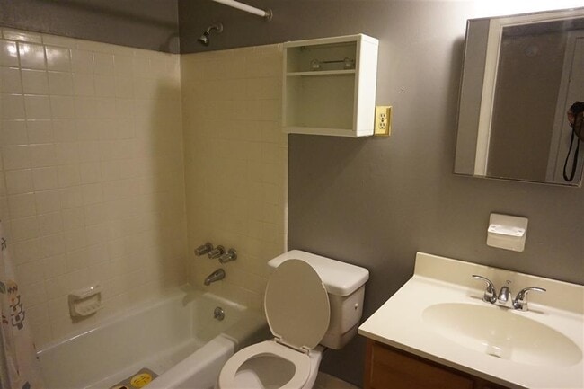 Building Photo - 1218 Simmonsridge Dr