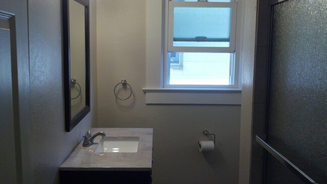 Interior Photo - 76 Boyd Pl