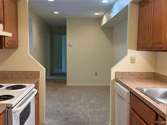 Building Photo - 4002 Governors Square