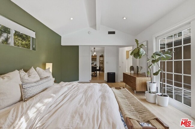 Building Photo - 5208 Woodman Ave