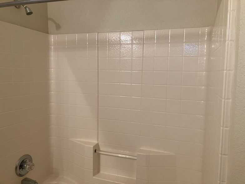 Building Photo - 16300 Seminole Dr