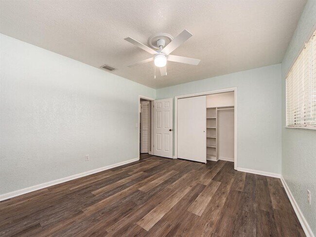 Building Photo - 1549 Linwood Dr