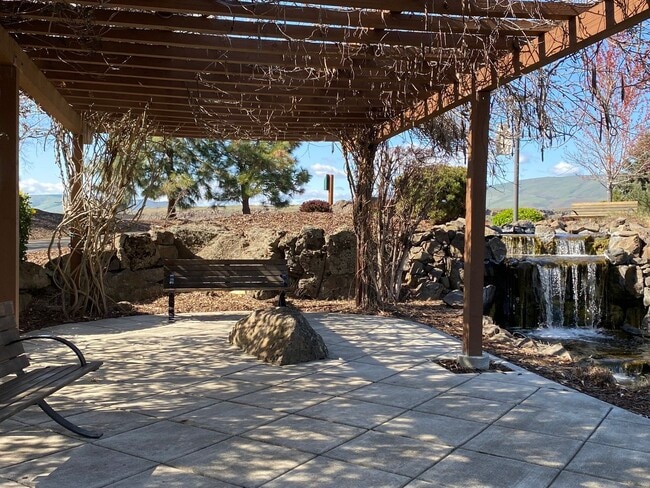 Building Photo - Eagle Crest Condo at Lone Pine