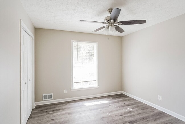 Building Photo - 5010 Ailene Dr