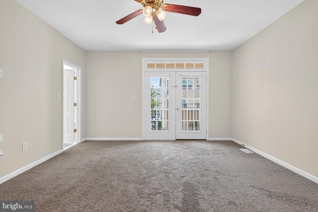 Building Photo - 42563 Highgate Terrace