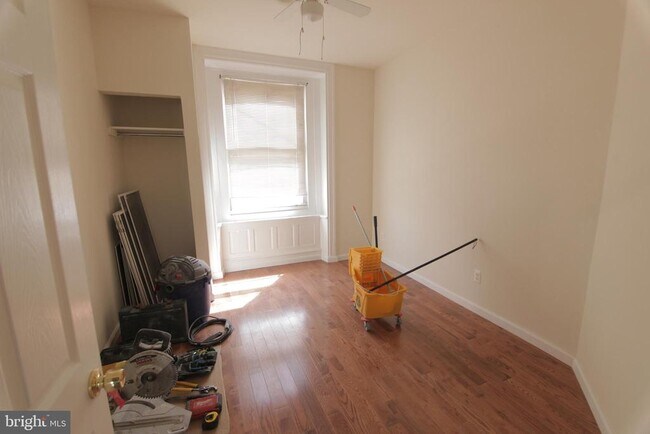 Building Photo - 1852 Willington St