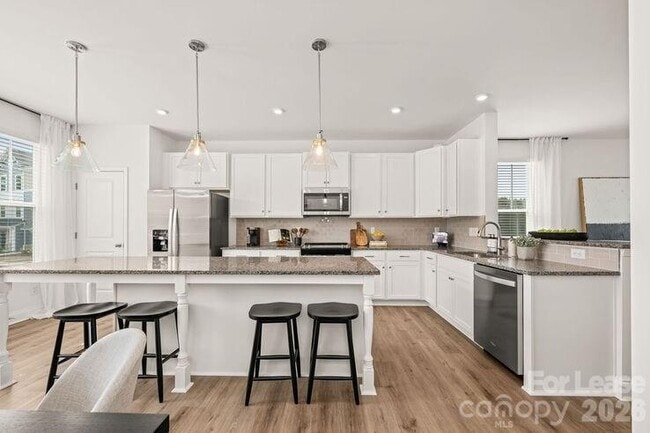 Building Photo - 1018 Fairway Green Ln