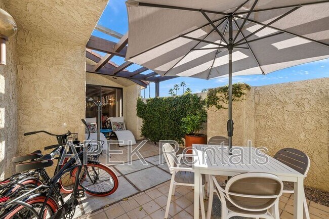 Building Photo - 1317 E Amado Rd