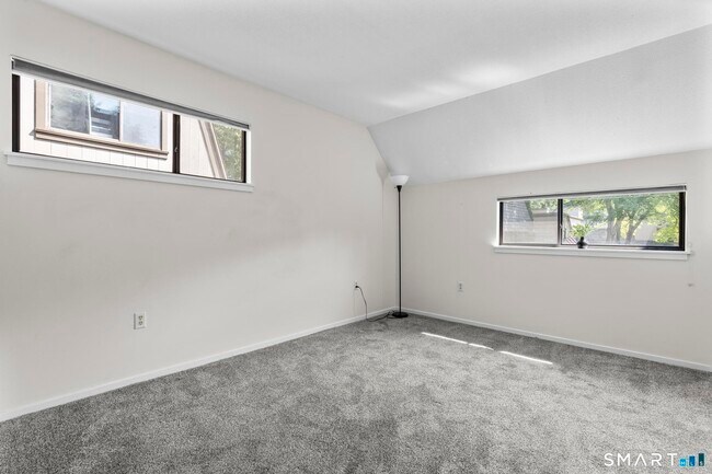 Building Photo - 43 Great Meadow Ln