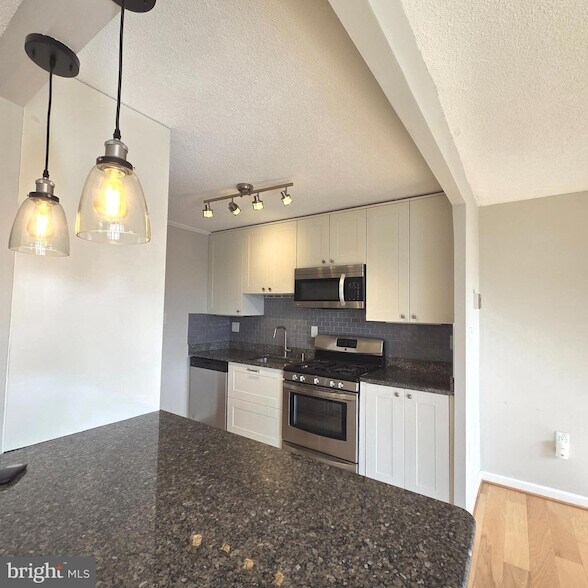 Building Photo - 2500 N Van Dorn St