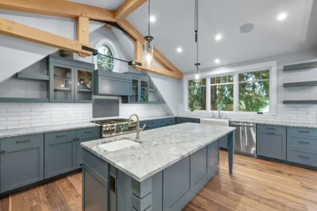 Building Photo - 3Bd/3.5Ba Kirkland Home