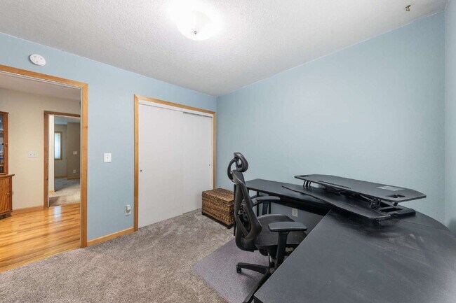 Building Photo - Charming 3-Bedroom Home with 2 Full Baths ...