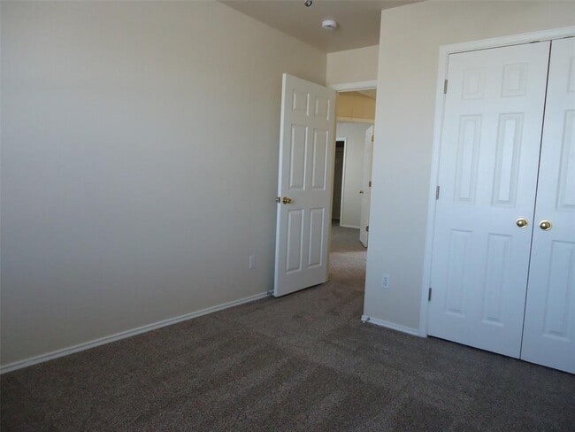 Building Photo - 2847 Southampton Way
