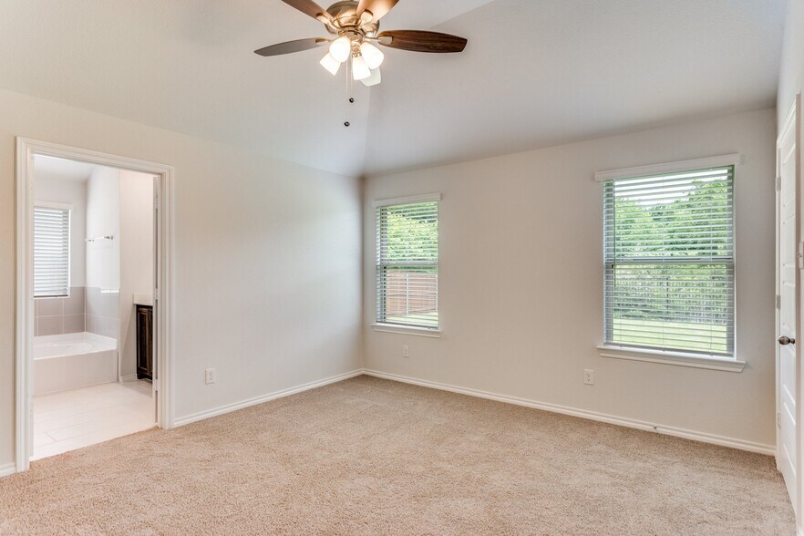 Building Photo - 2629 Streamside Dr