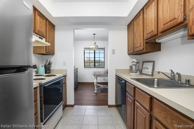 Building Photo - 27330 Sandy Hill Ln