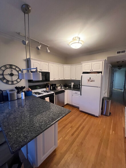 Building Photo - 145 L St