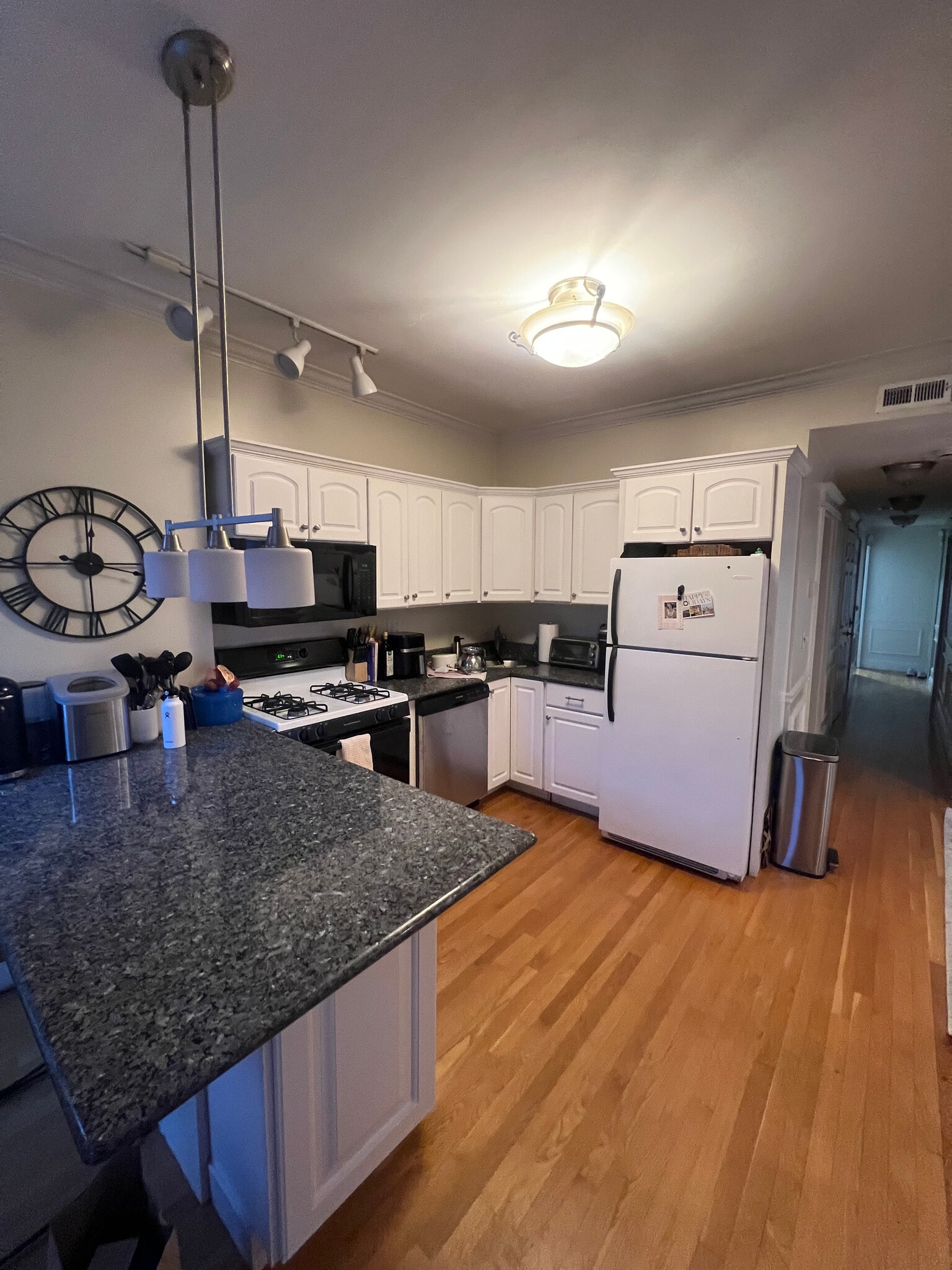 Building Photo - 145 L St