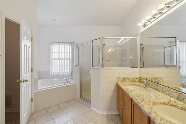 Building Photo - 325 Azincourt Ln