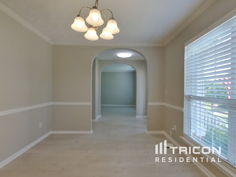 Building Photo - 1951 Hidden Valley Dr SW