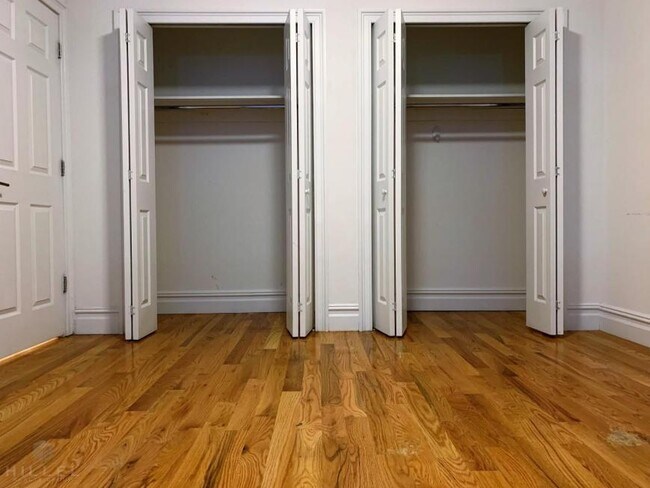 Building Photo - 2 bedroom in ASTORIA NY 11105