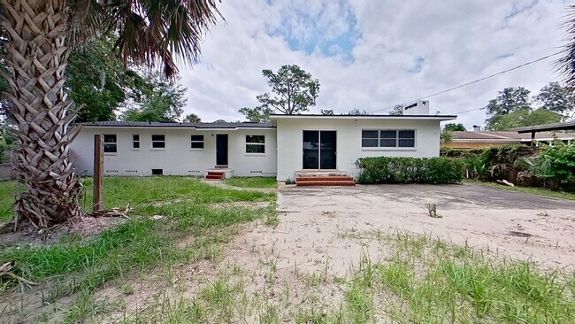 Building Photo - Beautifully Updated 4-Bedroom Home with Modern Finishes & Spacious Backyard
