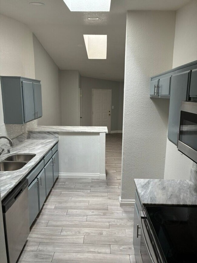 Building Photo - 4600 Beechwood St