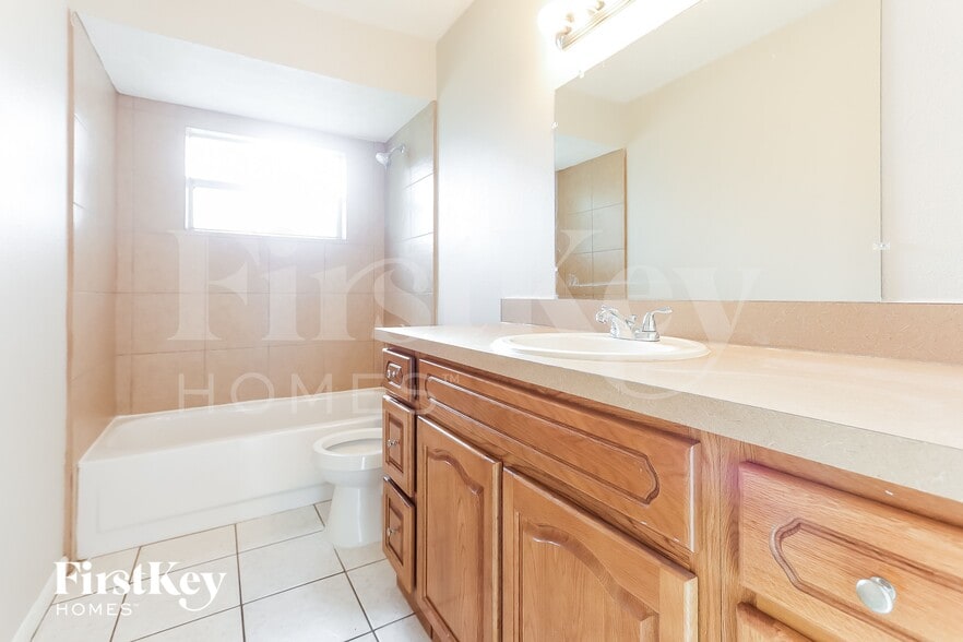 Building Photo - 802 Briarcliff Dr
