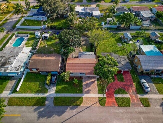 Building Photo - 2410 Coolidge St