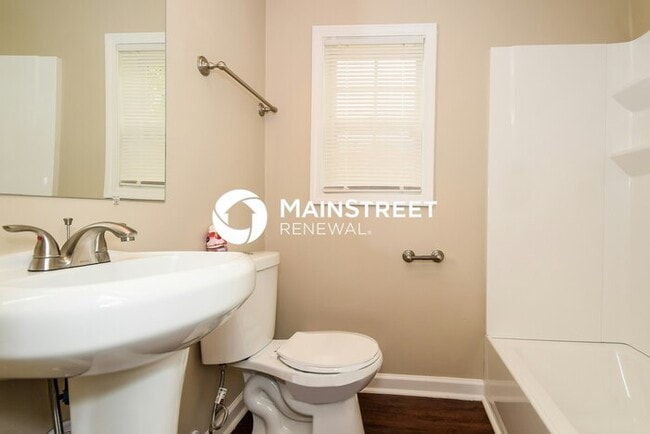 Building Photo - 3 Bedroom Pet-Friendly Home in Birmingham, AL with Main Street Renewal