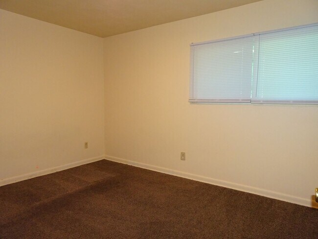 Building Photo - 2 Bedrooms 1 Baths Apartment Rental in Parkview area Newport News