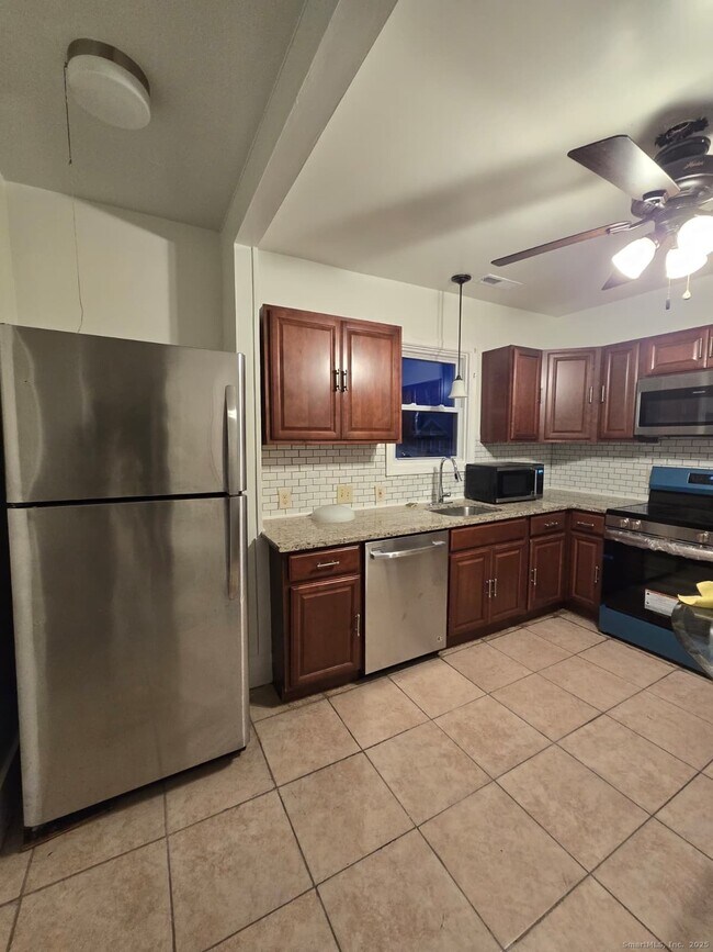 Building Photo - 75 Curtis St