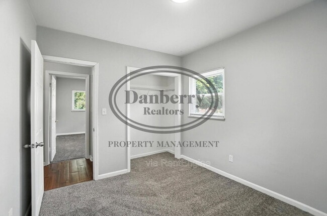 Building Photo - 822 Searles Rd