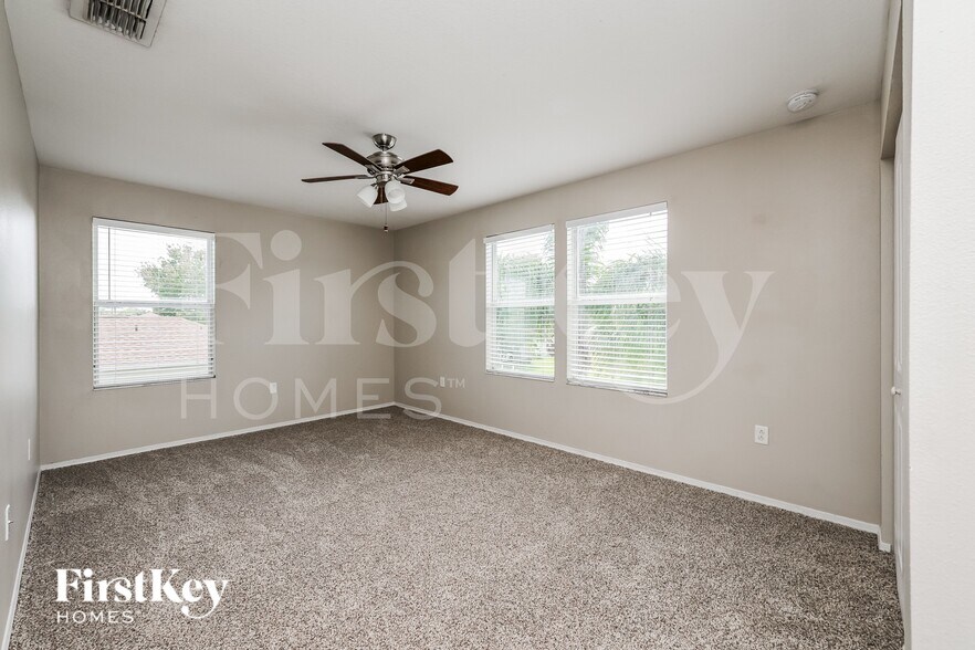 Building Photo - 5455 Sandy Shell Dr