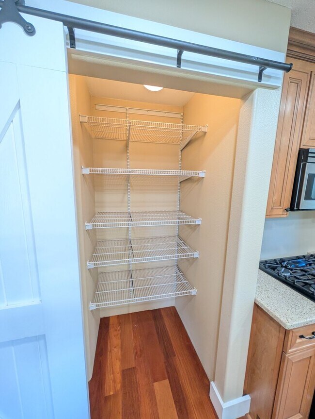 Building Photo - 4 Bed/2.5 Bath Multnomah Village Stunner w...