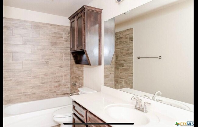 Building Photo - 2613 Crystal Ann Dr