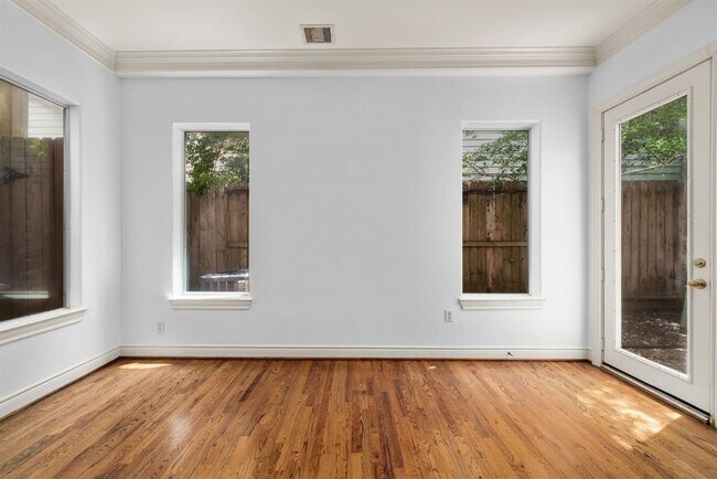 Building Photo - 2743 Sherwin St