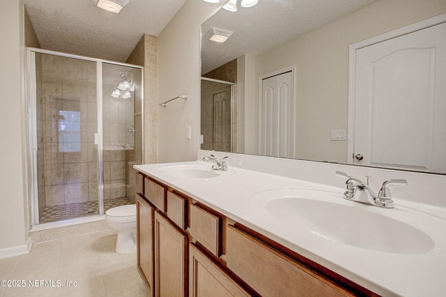 Building Photo - 417 Oasis Ln