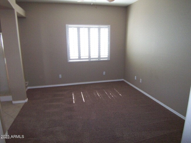 Building Photo - 1015 S Val Vista Dr