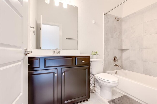 Building Photo - 4221 Valley Oaks Dr