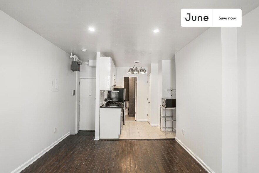 Building Photo - 534 E 14th St