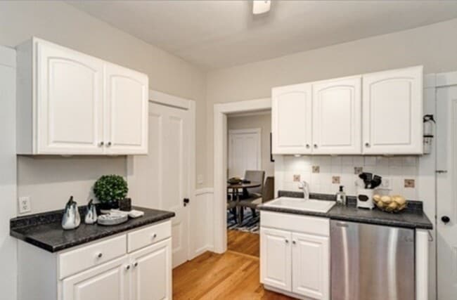 Building Photo - 16 Bedford St