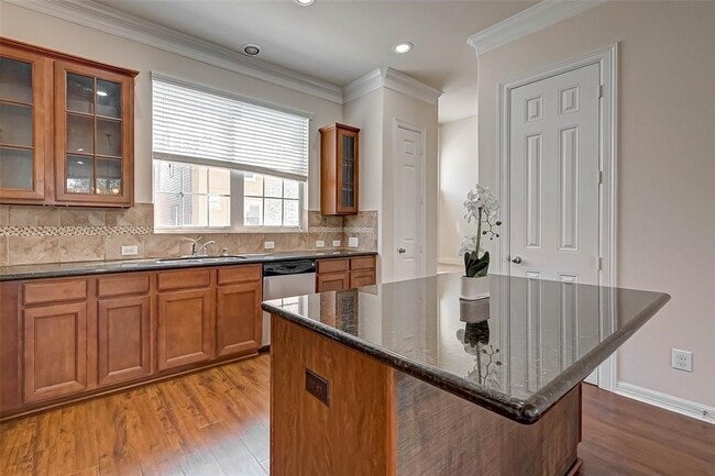 Building Photo - 3216 Clearview Cir