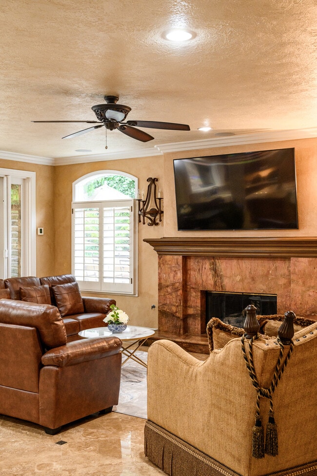 Building Photo - Elegant 5BR Furnished Estate with Pool & G...
