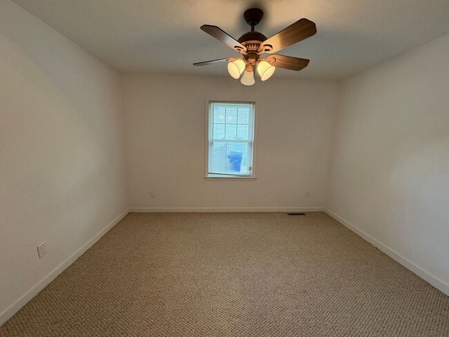 Building Photo - 1849 Oyster Bay Ln