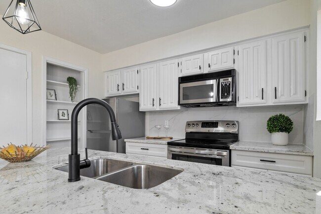 Building Photo - 2120 Wilcrest Dr