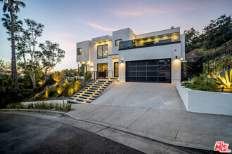 Building Photo - 3255 Canyon Lake Dr